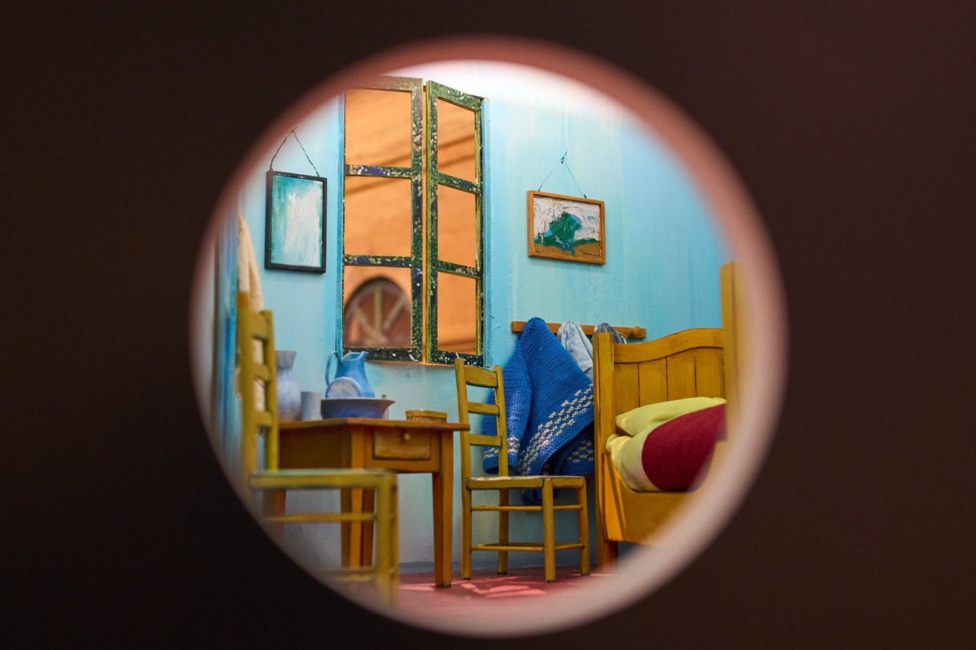 A postman, his family, and a chair: Van Gogh museum's surprising reunion exhibition | iNFOnews.ca
