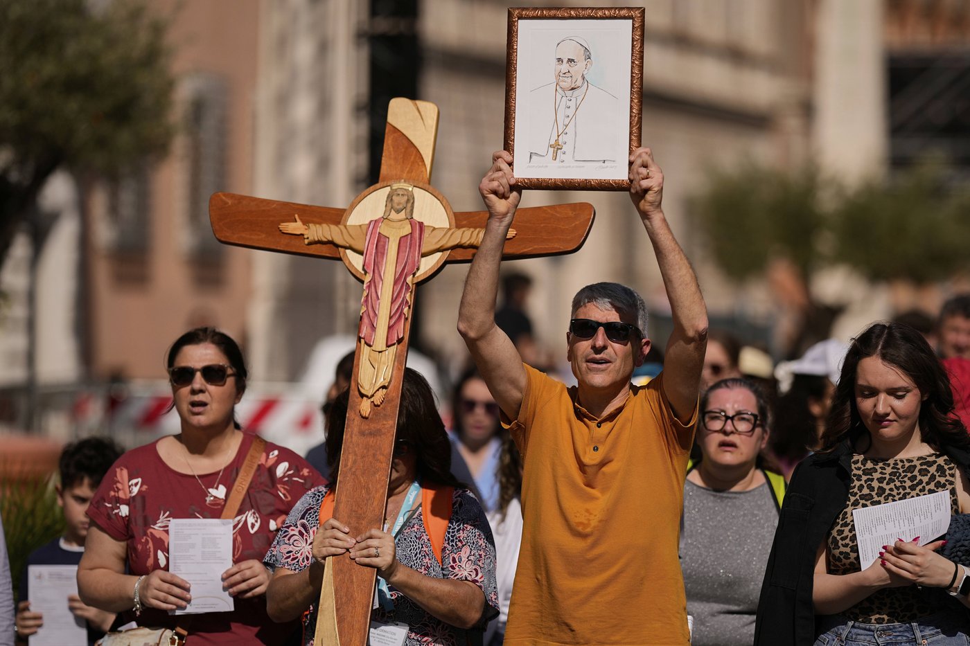 PHOTO COLLECTION: Depictions of Pope Francis | iNFOnews.ca
