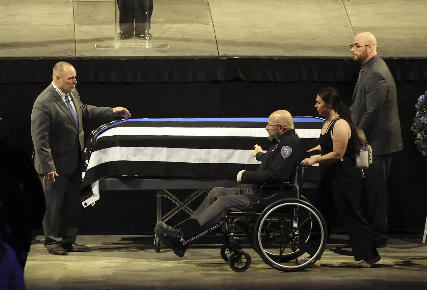 Slain Ohio police officer honored with Purple Heart and Medal of Honor during memorial service | iNFOnews.ca