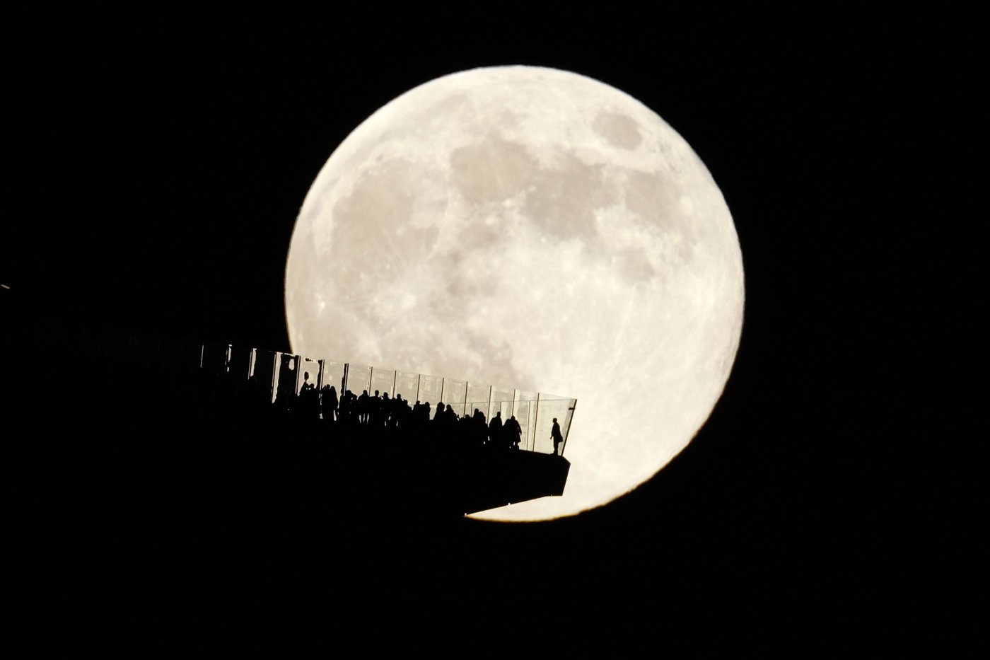 Here's your 2025 guide to the night sky and other celestial wow moments | iNFOnews.ca