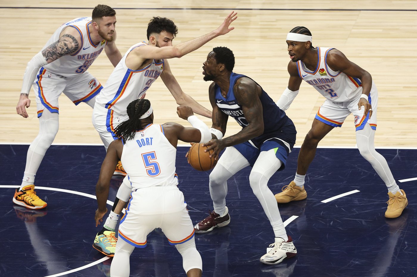 Randle's revival for the T-wolves in their Game 3 win started with a pep talk from a vital teammate | iNFOnews.ca