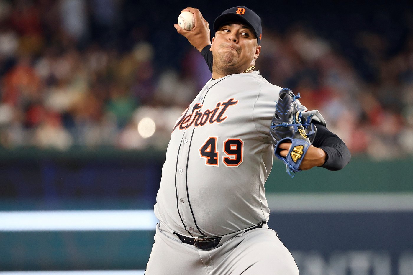Guardians reliever Carlos Hernández discloses he was texting before crashing his car in Venezuela | iNFOnews.ca