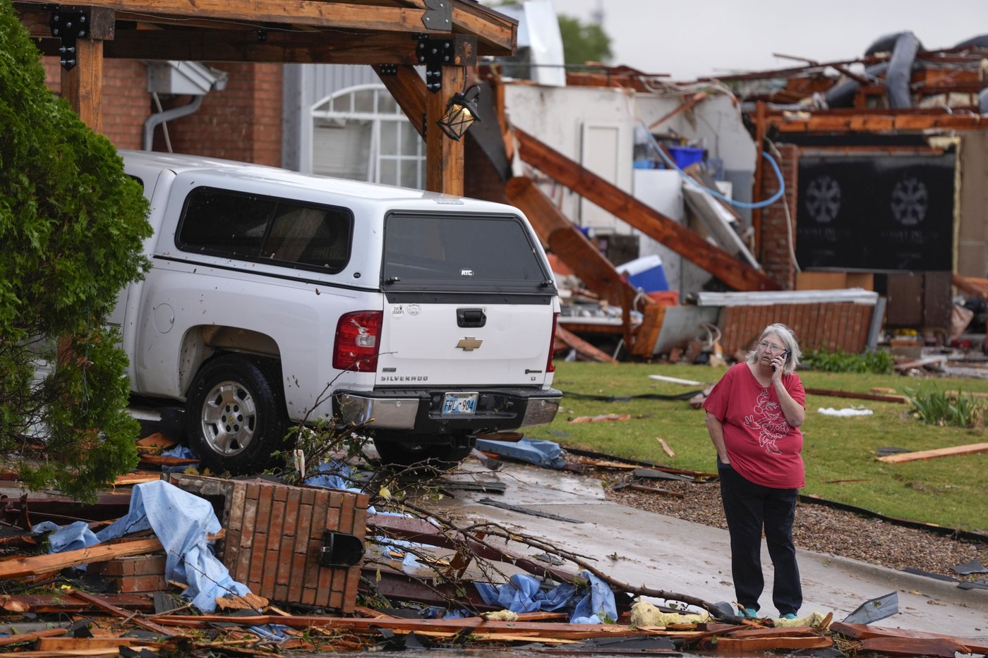 Oklahoma storms injure at least 11 and leave thousands without power | iNFOnews.ca