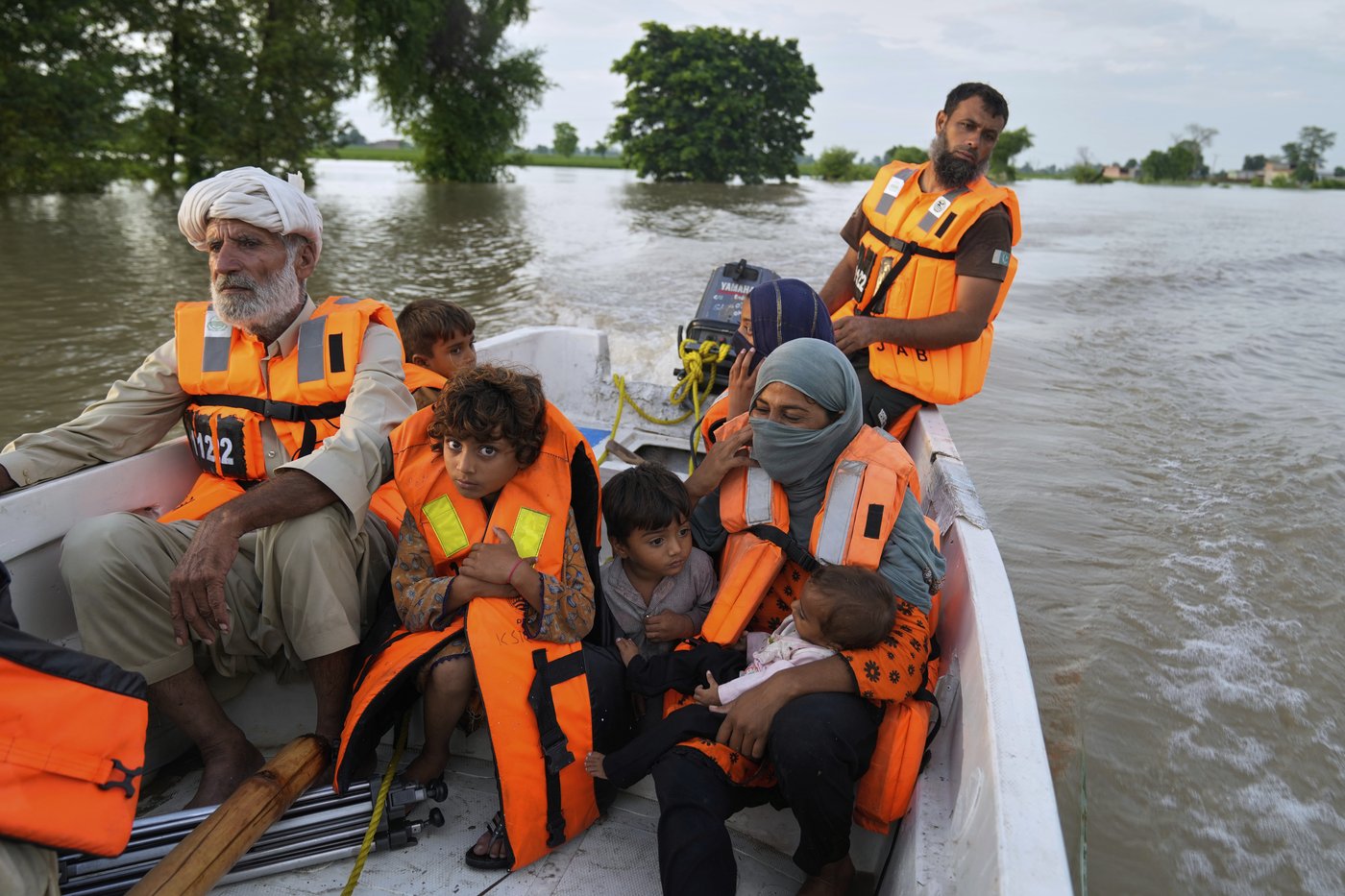 Mass evacuations in eastern Pakistan as India releases water from swollen rivers | iNFOnews.ca