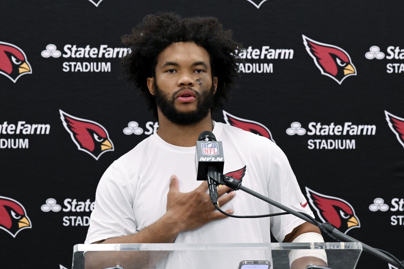 Cardinals' Trey McBride reaches milestones, but deflection off helmet leads to loss | iNFOnews.ca
