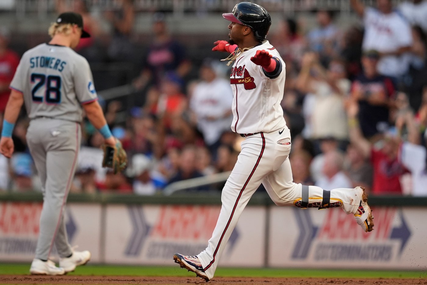 Albies and Riley homer, Braves beat Marlins 4-2 behind Grant Holmes’ 6 scoreless innings | iNFOnews.ca