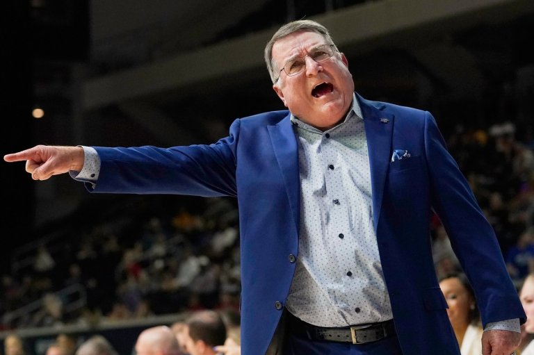 Longtime Middle Tennessee women's coach Rick Insell to retire and be succeeded by his son | iNFOnews.ca