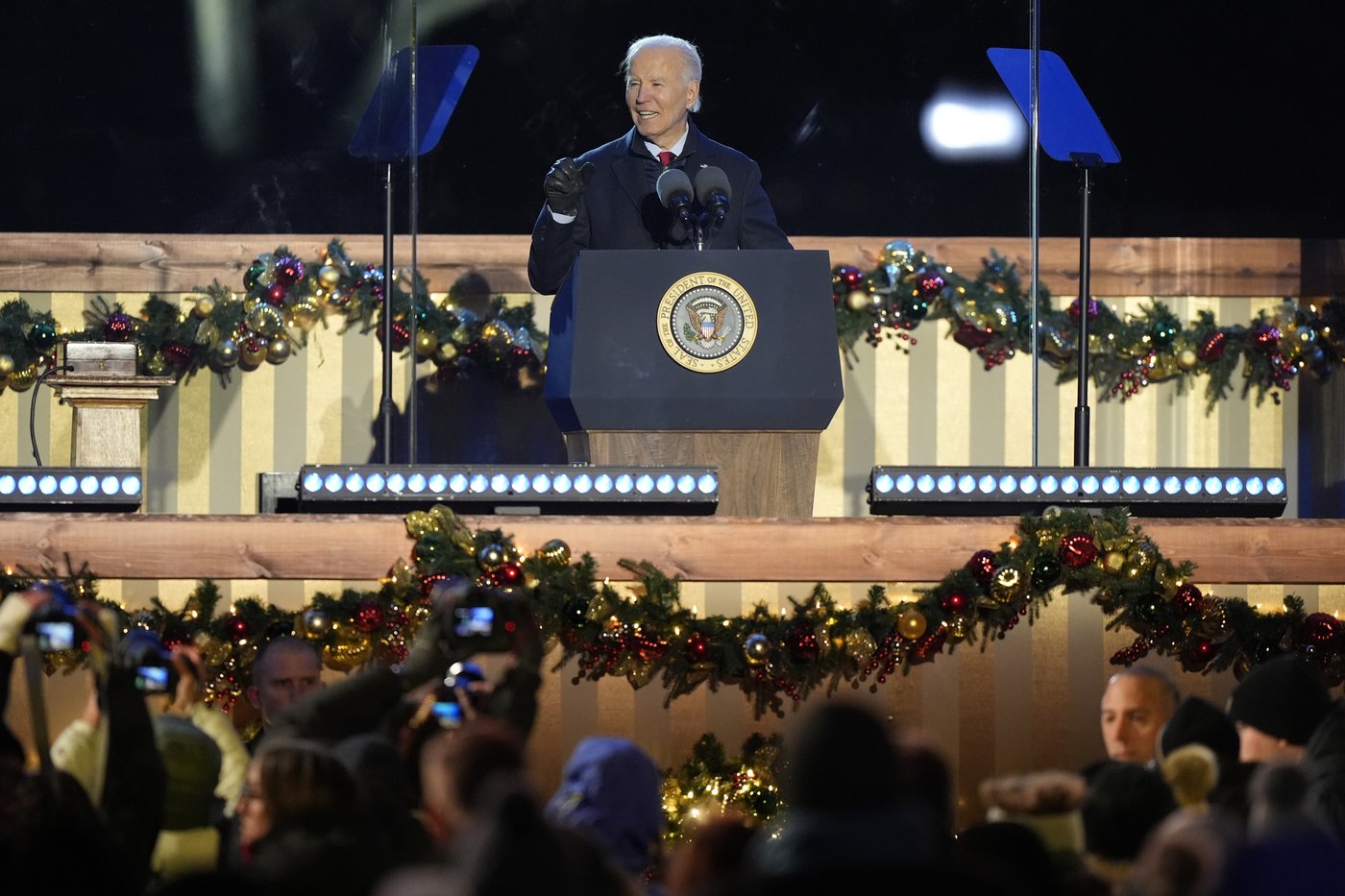 Biden at tree lighting says his holiday wish is for US to continue to seek light, liberty and love | iNFOnews.ca