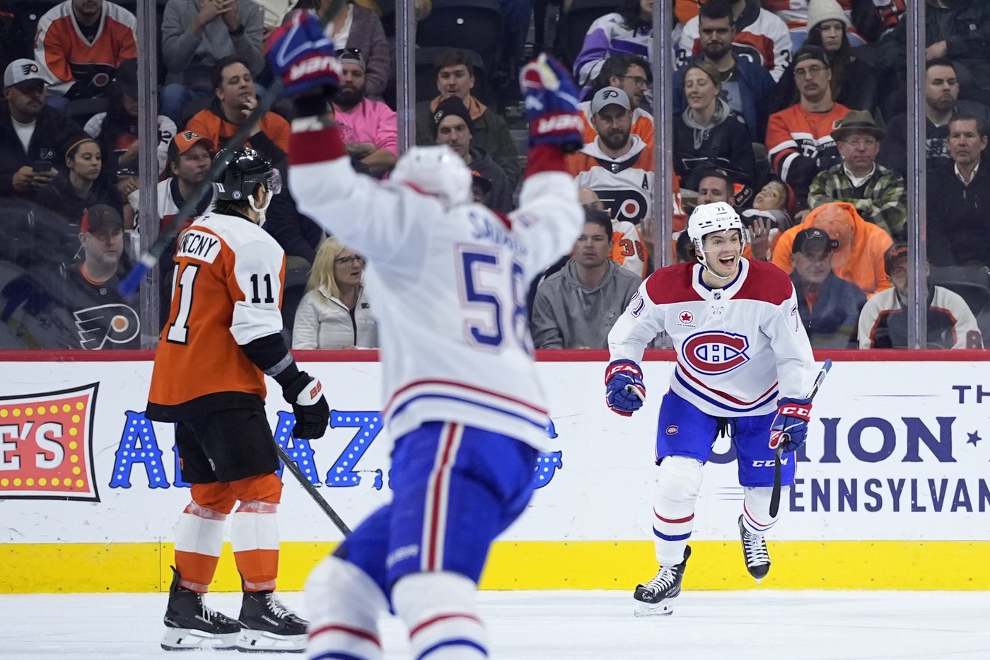 Suzuki, Gallagher lead Canadiens to 4-3 win over Flyers | iNFOnews.ca Suzuki, Gallagher lead Canadiens to 4-3 win over Flyers | iNFOnews.ca