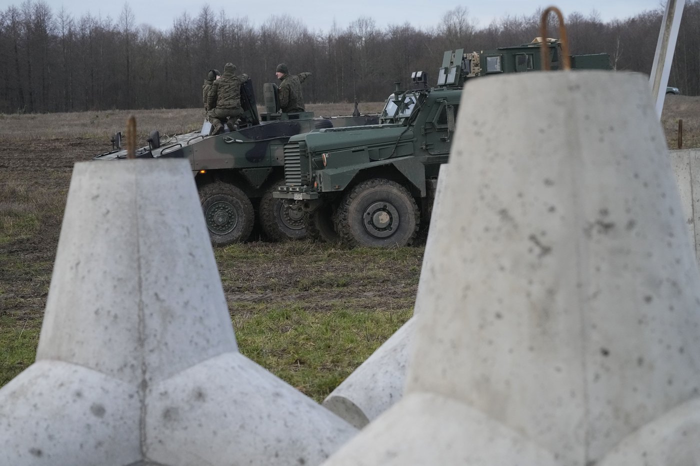 Poland's prime minister visits defensive fortifications on border with Russia | iNFOnews.ca