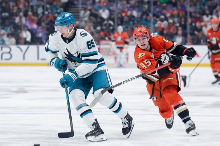 Oilers sign Mukhamadullin to two-year deal, Statsney to one-year deal | iNFOnews.ca