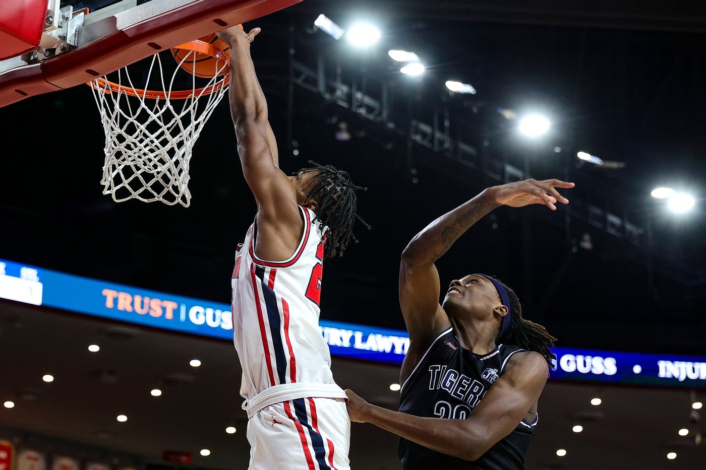 Emanuel Sharp scores 23, No. 7 Houston beats Jackson State 80-38 | iNFOnews.ca Emanuel Sharp scores 23, No. 7 Houston beats Jackson State 80-38 | iNFOnews.ca