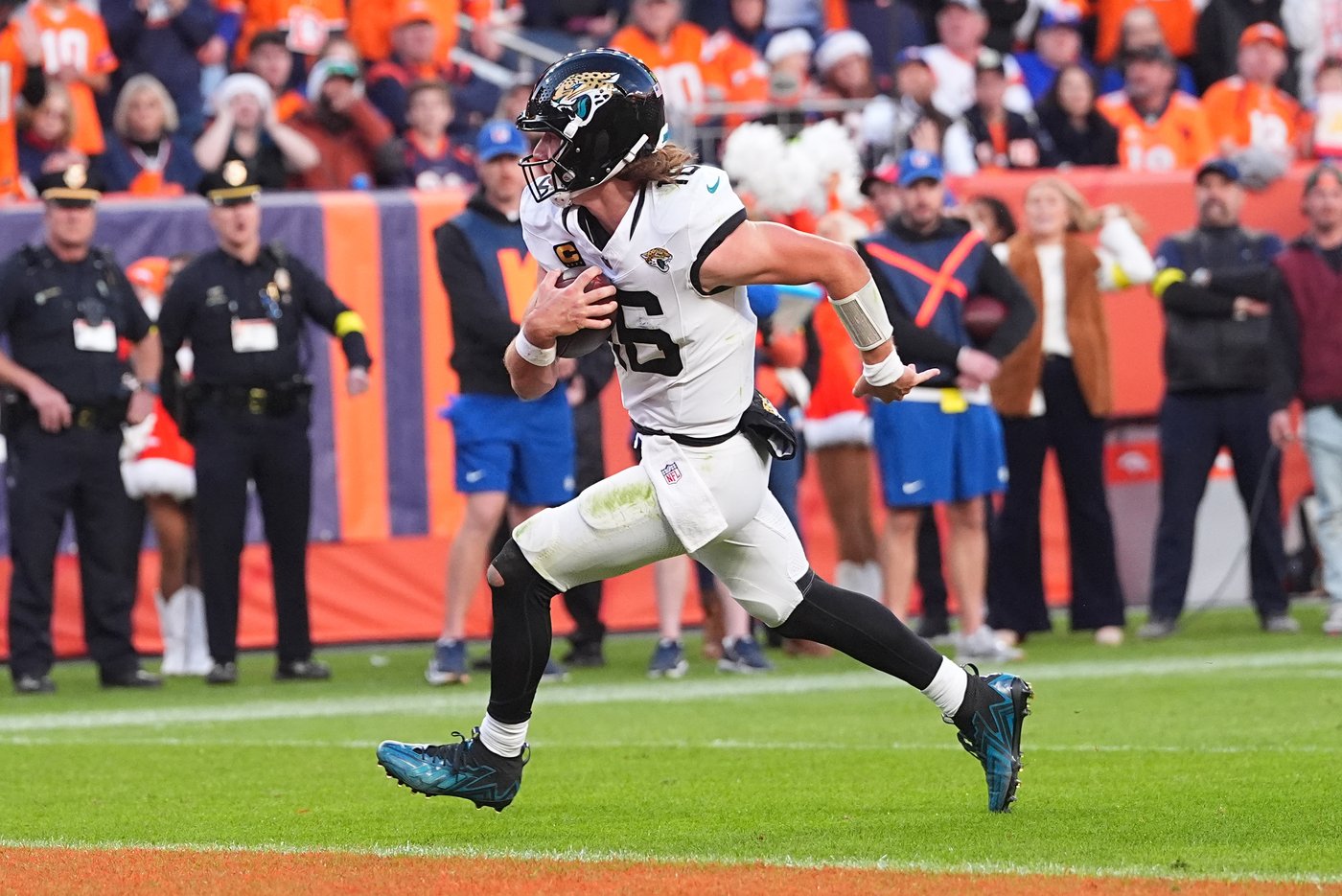Trevor Lawrence's 4 TDs propel Jaguars past Broncos 34-20, ending Denver's 11-game winning streak | iNFOnews.ca