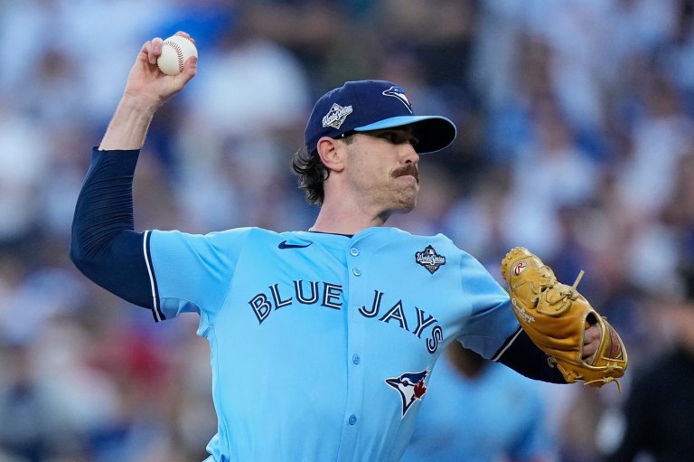 Blue Jays right-hander Shane Bieber rejoins team, nearing a return to action, manager says | iNFOnews.ca