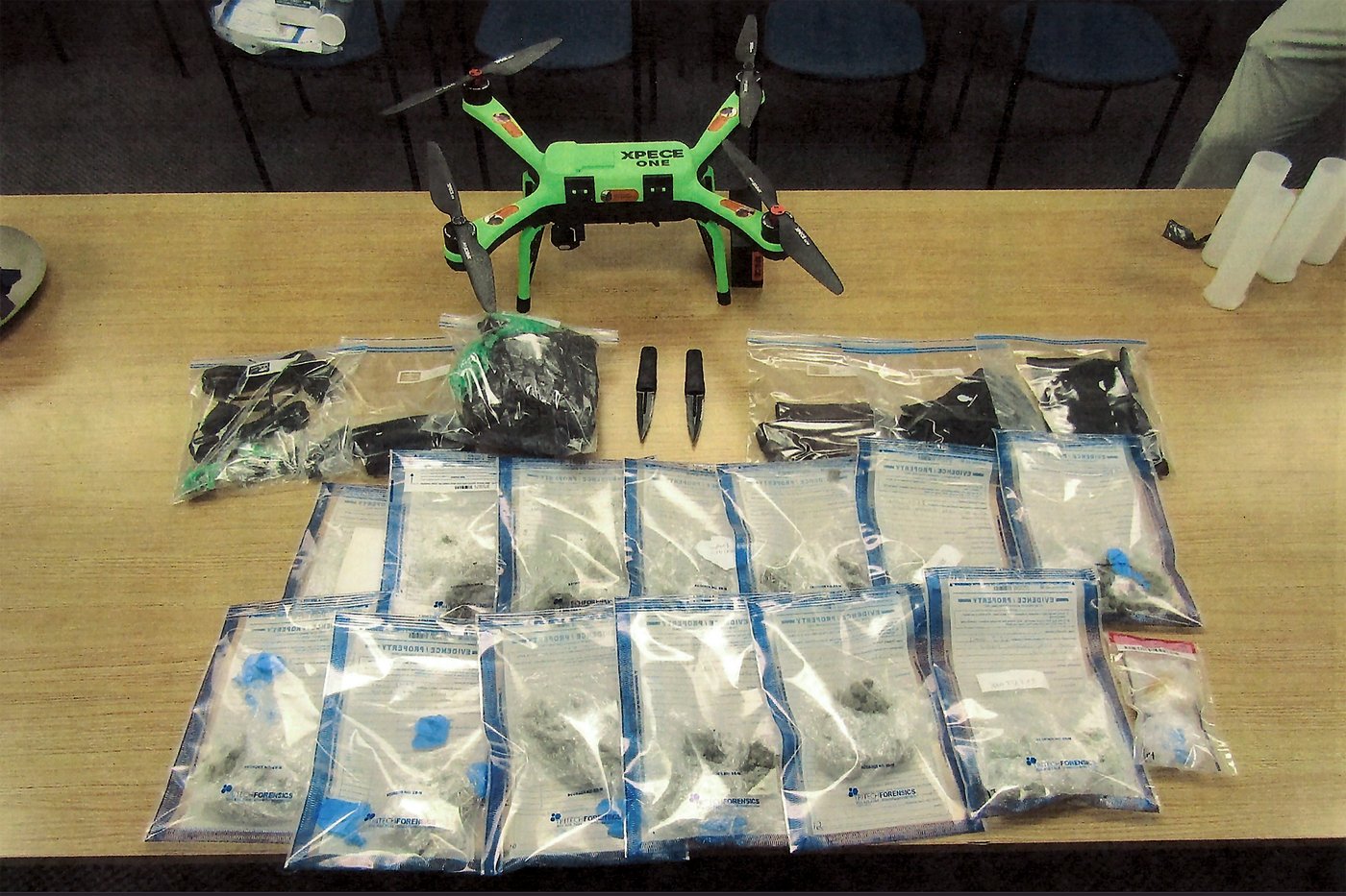 A drone drops knives, bandannas and hair clippers into a New York prison | iNFOnews.ca A drone drops knives, bandannas and hair clippers into a New York prison | iNFOnews.ca