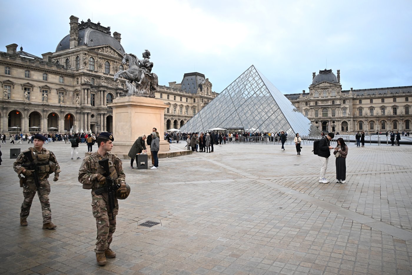 Paris prosecutor says arrested man is thought to be 4th member of Louvre heist gang | iNFOnews.ca