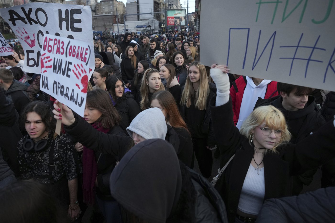 Thousands stream into Belgrade square to protest against populist Serbian president | iNFOnews.ca