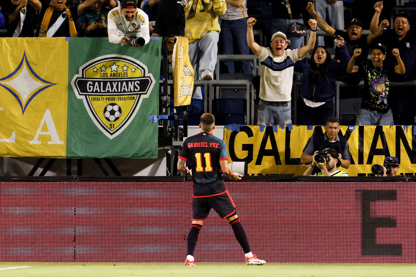 Gabriel Pec, Riqui Puig combine for 2 goals, 3 assists as Galaxy beat Whitecaps 4-2 | iNFOnews.ca