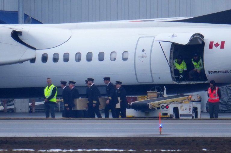 Bodies of pilots who died in collision at N.Y. airport are repatriated to Canada | iNFOnews.ca