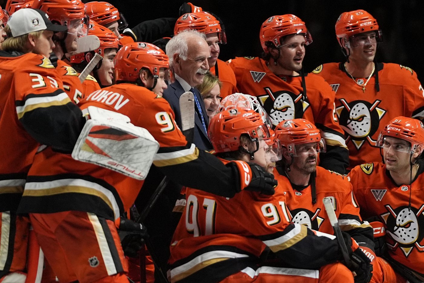 Joel Quenneville reaches 1,000 victories, joining Scotty Bowman in an elite club for NHL coaches | iNFOnews.ca