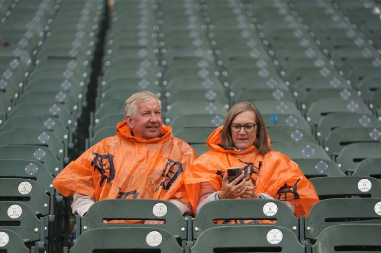 Tigers-Mariners ALDS Game 3 delayed by rain | iNFOnews.ca