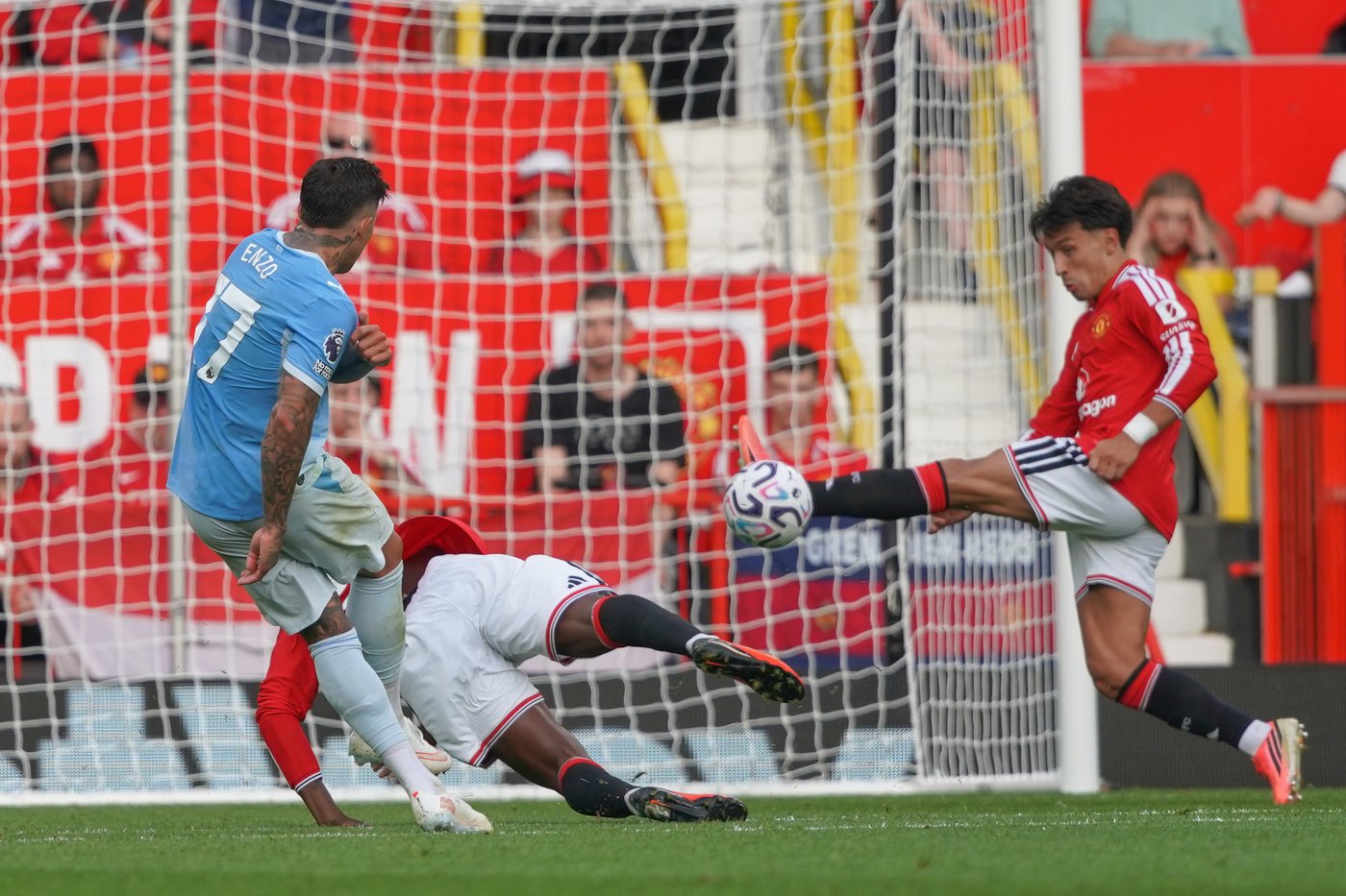 Haaland's disputed goal wins Manchester derby for 10-man City against United | iNFOnews.ca Haaland's disputed goal wins Manchester derby for 10-man City against United | iNFOnews.ca