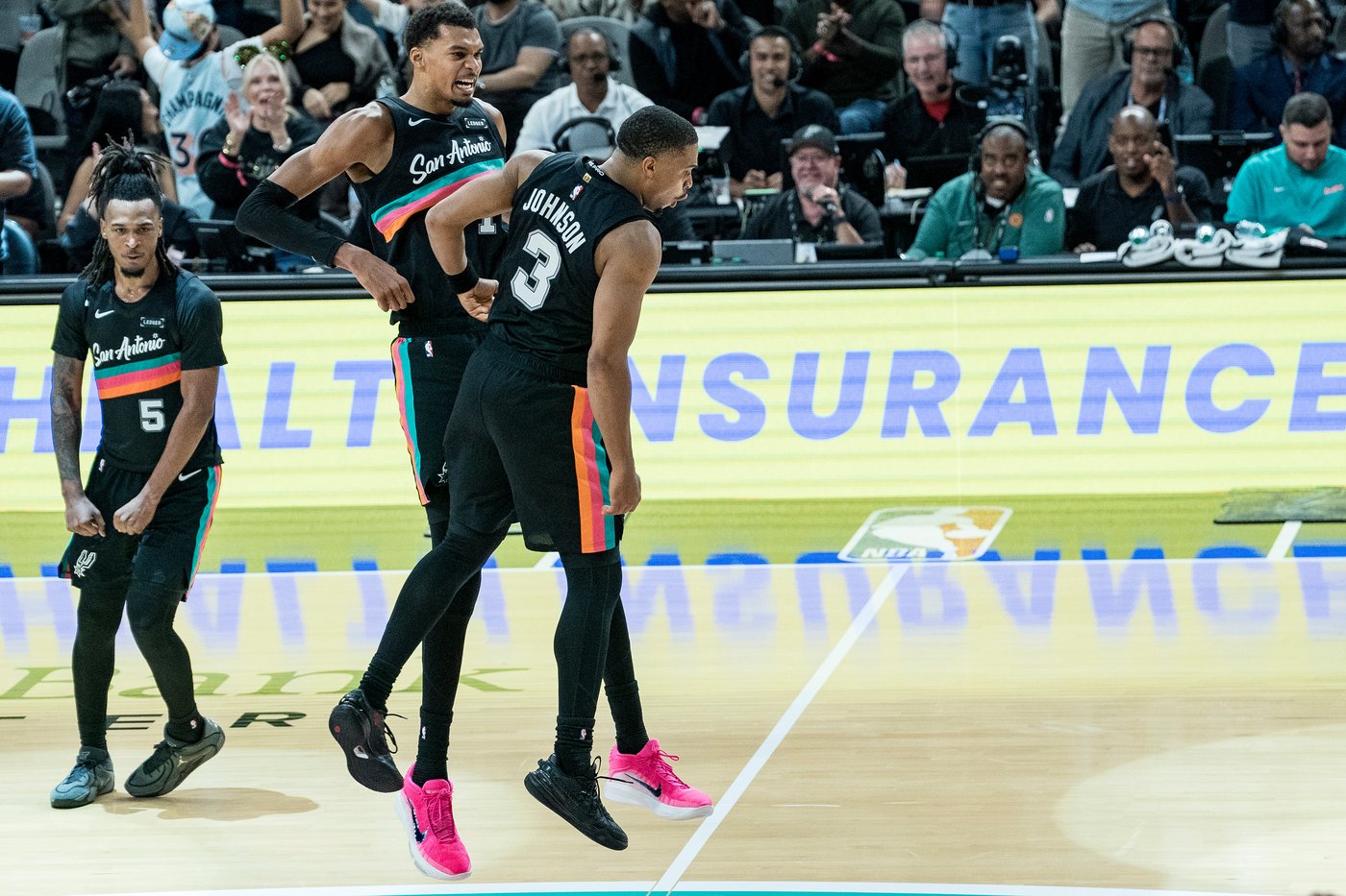 Spurs celebrate big win over Thunder, but matchup with reigning champs not a rivalry yet | iNFOnews.ca