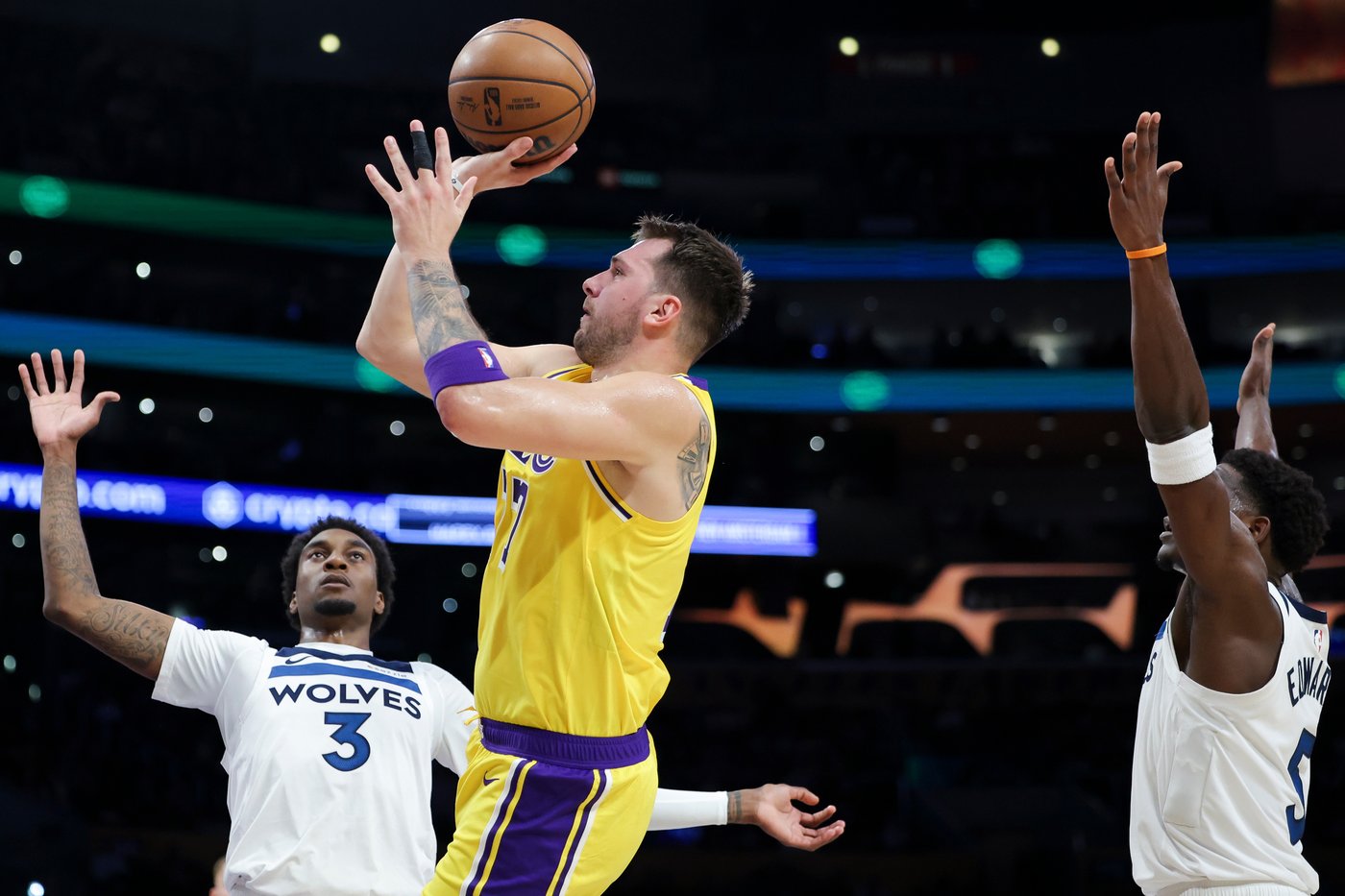 The 40-40 club: Luka Doncic begins the Lakers' new season with a pair of prolific performances | iNFOnews.ca The 40-40 club: Luka Doncic begins the Lakers' new season with a pair of prolific performances | iNFOnews.ca