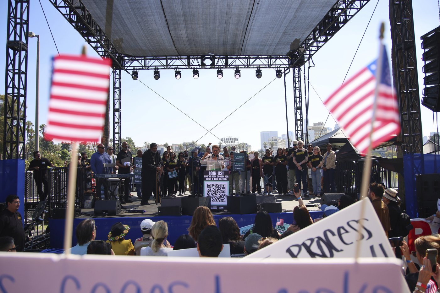 California bans most law enforcement officers from wearing masks during operations | iNFOnews.ca California bans most law enforcement officers from wearing masks during operations | iNFOnews.ca