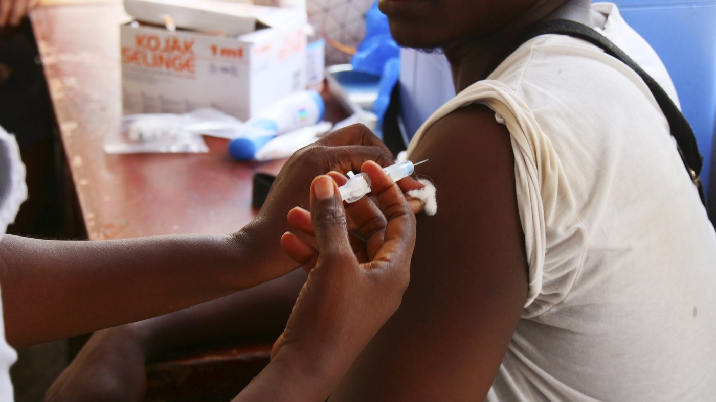 Sierra Leone begins nationwide rollout of Ebola vaccine a decade after deadly outbreak | iNFOnews.ca