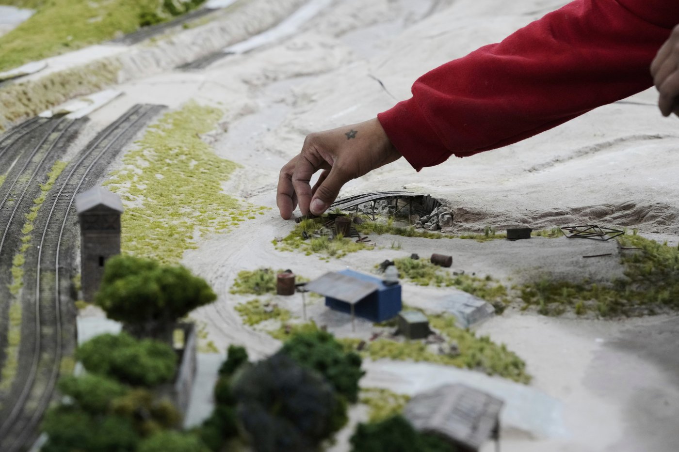 In a miniature world, climate change and environmental issues loom large | iNFOnews.ca In a miniature world, climate change and environmental issues loom large | iNFOnews.ca