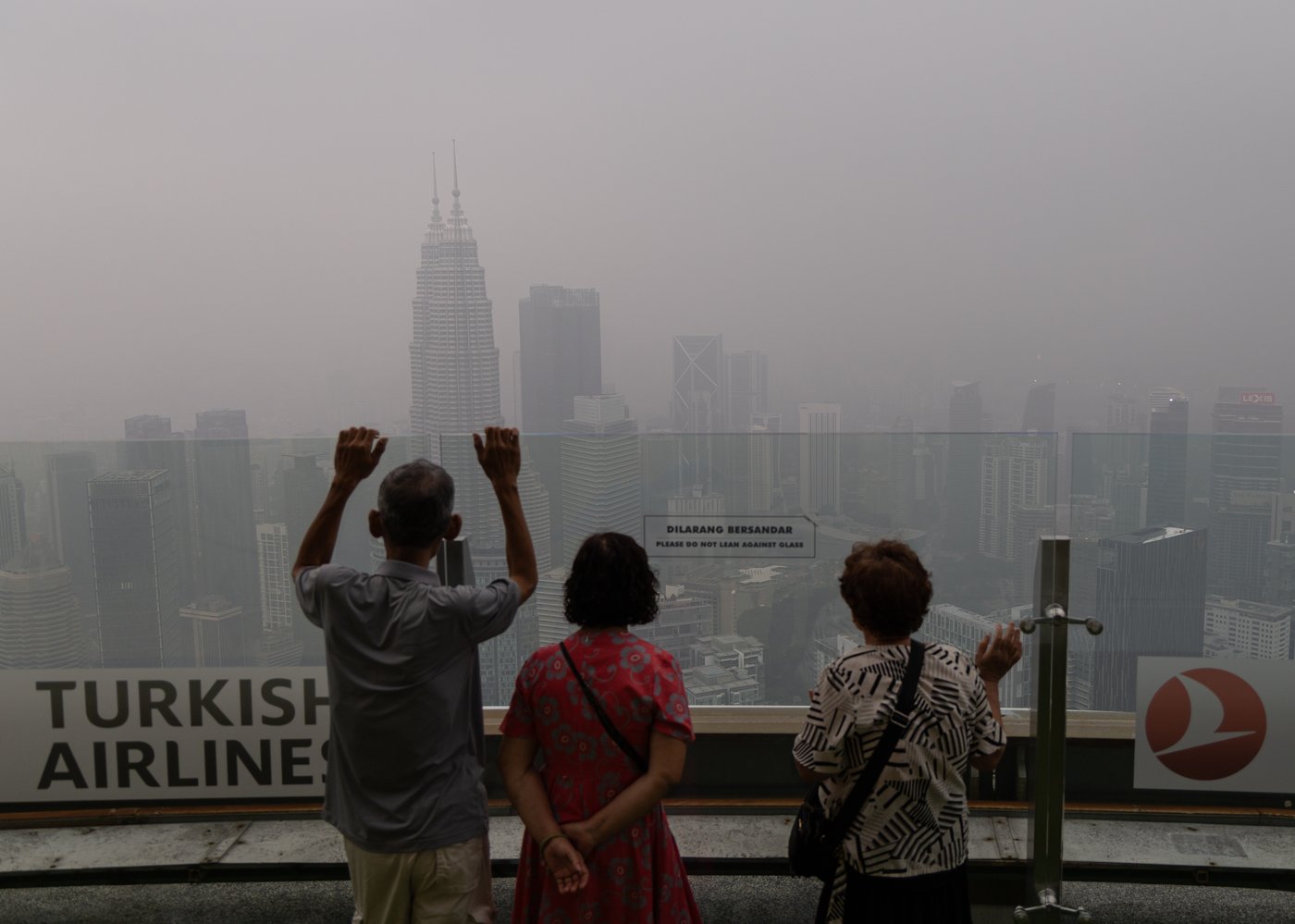 Southeast Asia's worst haze in over a decade sparks student protests | iNFOnews.ca