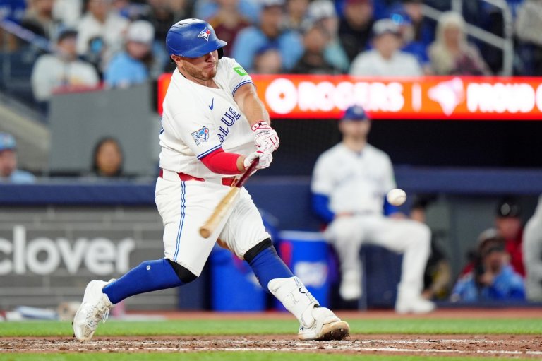 Blue Jays activate star catcher Alejandro Kirk before series with Yankees | iNFOnews.ca