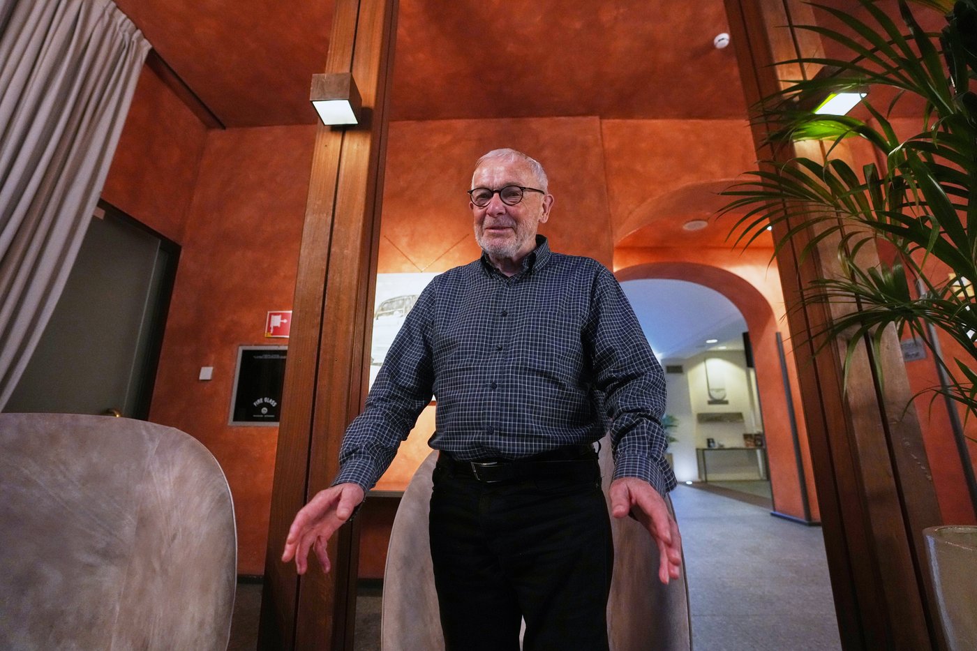 Scientist who hunts mysterious ghost particles in the Antarctic ice wins Nobel Prize for physics | iNFOnews.ca