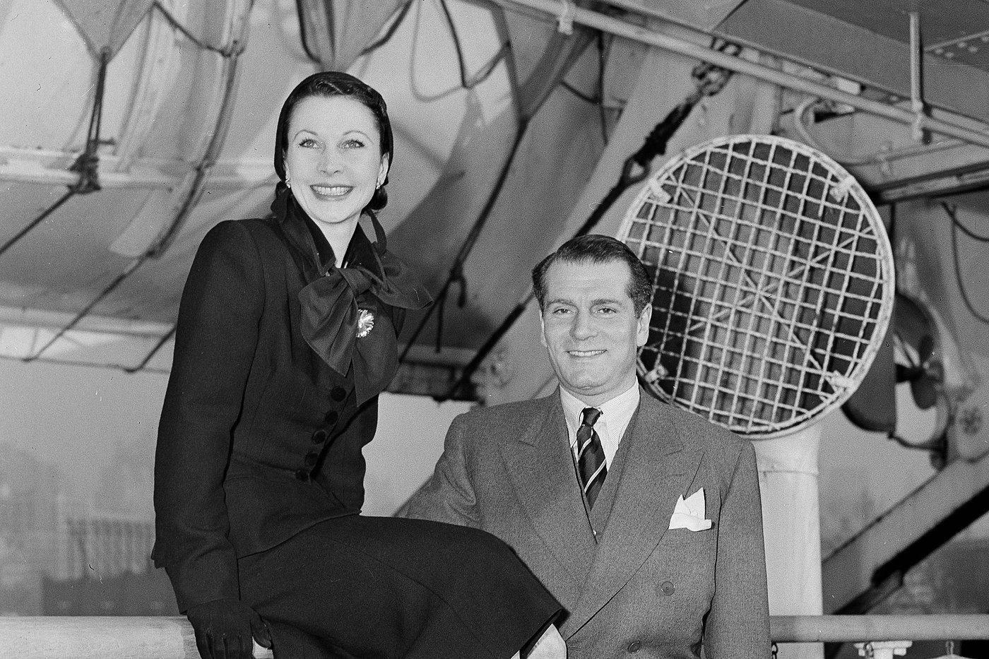 Laurence Olivier is honored with a plaque at his London childhood home | iNFOnews.ca Laurence Olivier is honored with a plaque at his London childhood home | iNFOnews.ca