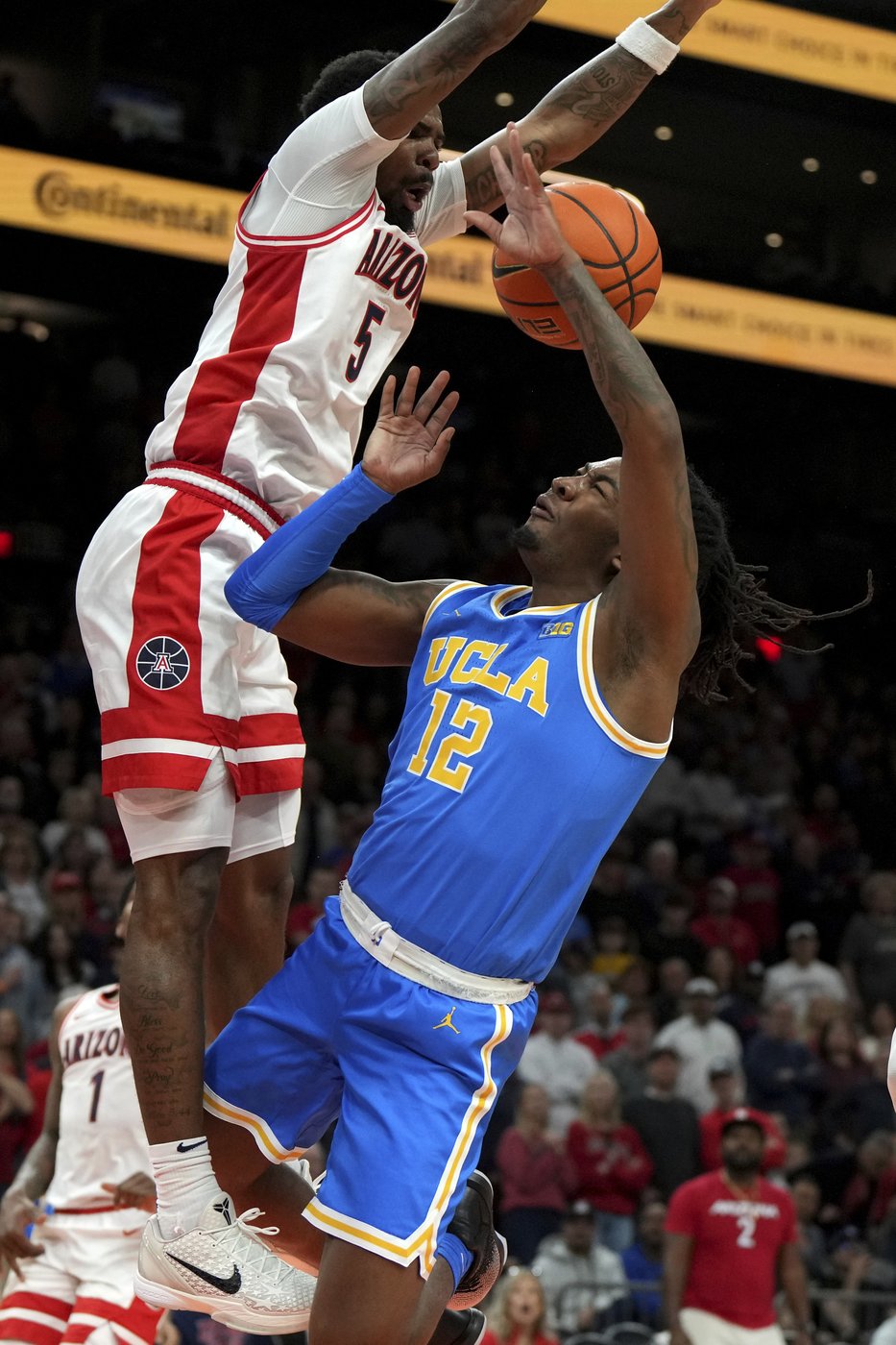 No. 24 UCLA fights back from a 13-point deficit in the second half to beat Arizona 57-54 | iNFOnews.ca