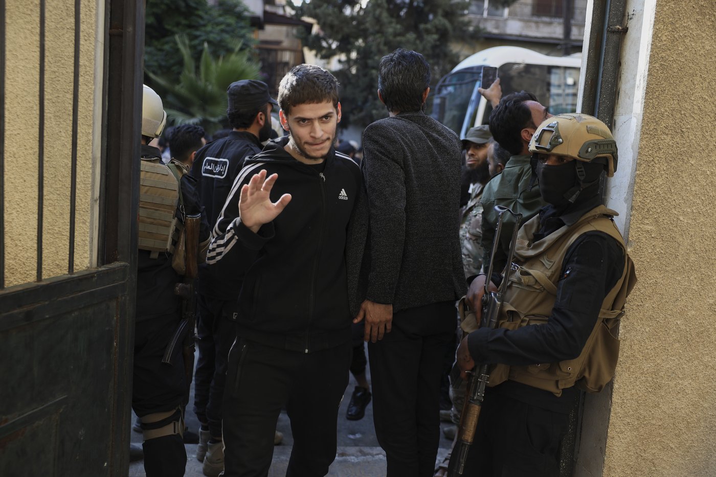Syrian government and Kurdish-led force exchange prisoners in a step toward easing tensions | iNFOnews.ca Syrian government and Kurdish-led force exchange prisoners in a step toward easing tensions | iNFOnews.ca