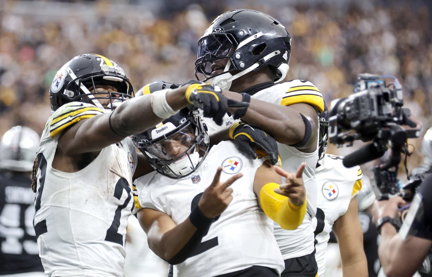 Najee Harris' first 100-yard rushing game this season lifts Steelers to 32-13 win over Raiders | iNFOnews.ca Najee Harris' first 100-yard rushing game this season lifts Steelers to 32-13 win over Raiders | iNFOnews.ca