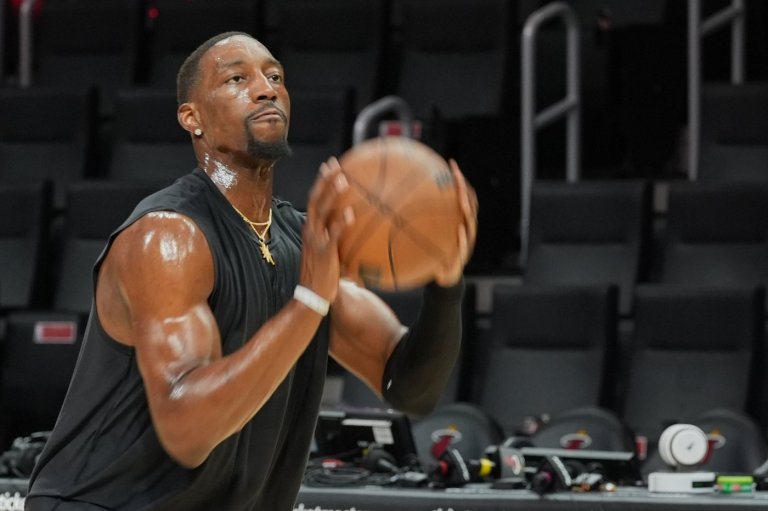 Heat celebrate Adebayo with $83 jerseys, 83-cent food specials and more. His encore game: 21 points | iNFOnews.ca