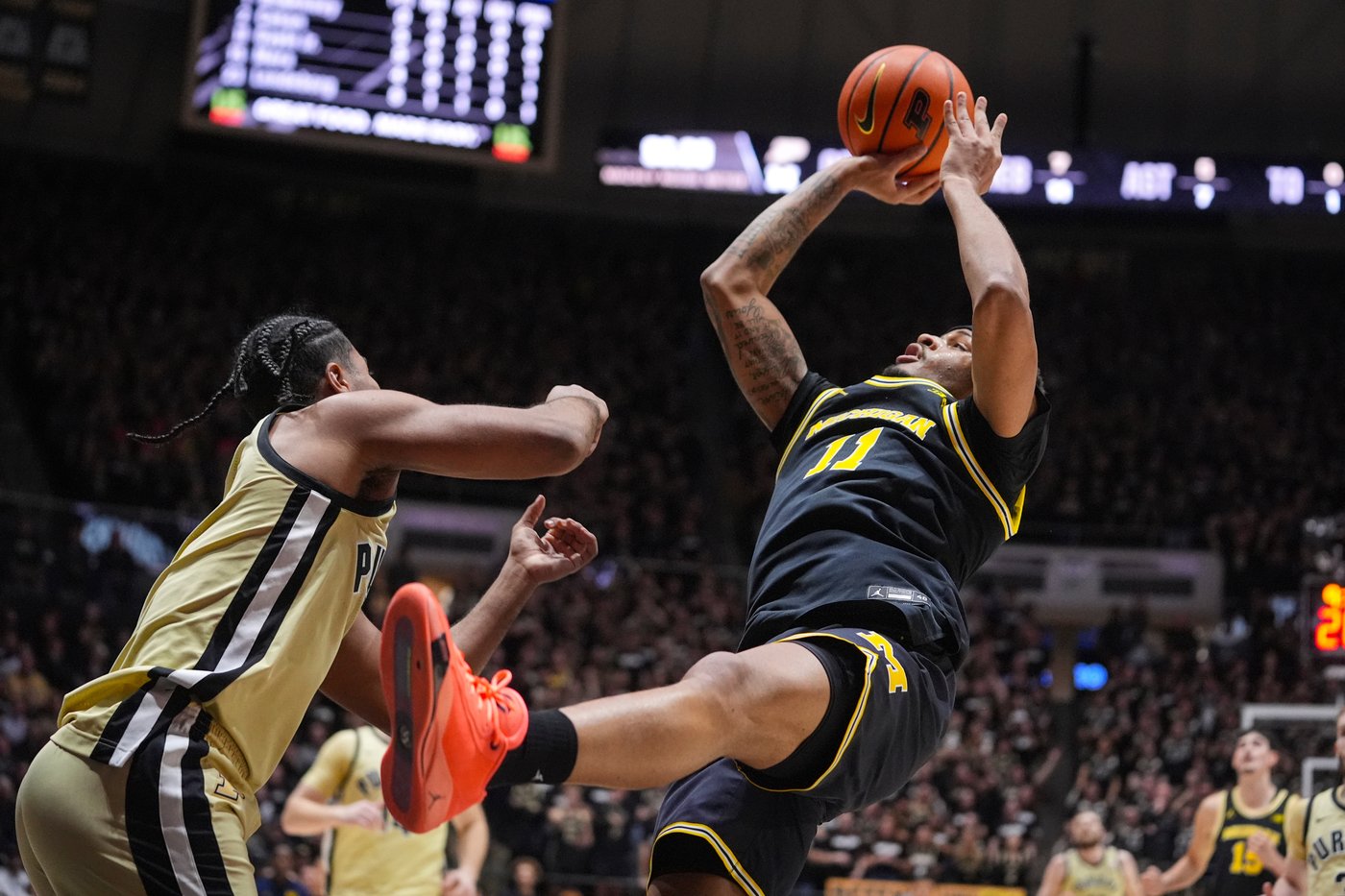 Elliot Cadeau scores 17 and No. 1 Michigan uses strong interior game to beat up No. 7 Purdue 91-80 | iNFOnews.ca Elliot Cadeau scores 17 and No. 1 Michigan uses strong interior game to beat up No. 7 Purdue 91-80 | iNFOnews.ca