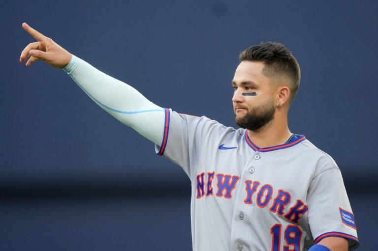 'I gave it everything I had': Bo Bichette makes emotional return to Toronto | iNFOnews.ca