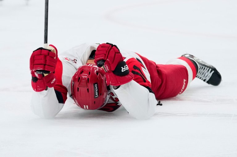 Staal's acrobatic backhand shot gives Hurricanes win over Golden Knights, ties Stanley Cup Final | iNFOnews.ca