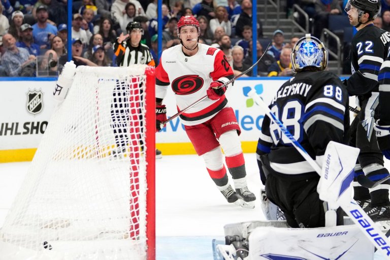 Aho, Svechnikov lead Hurricanes over Lightning to hand coach Rod Brind’Amour a win in his 600th game | iNFOnews.ca