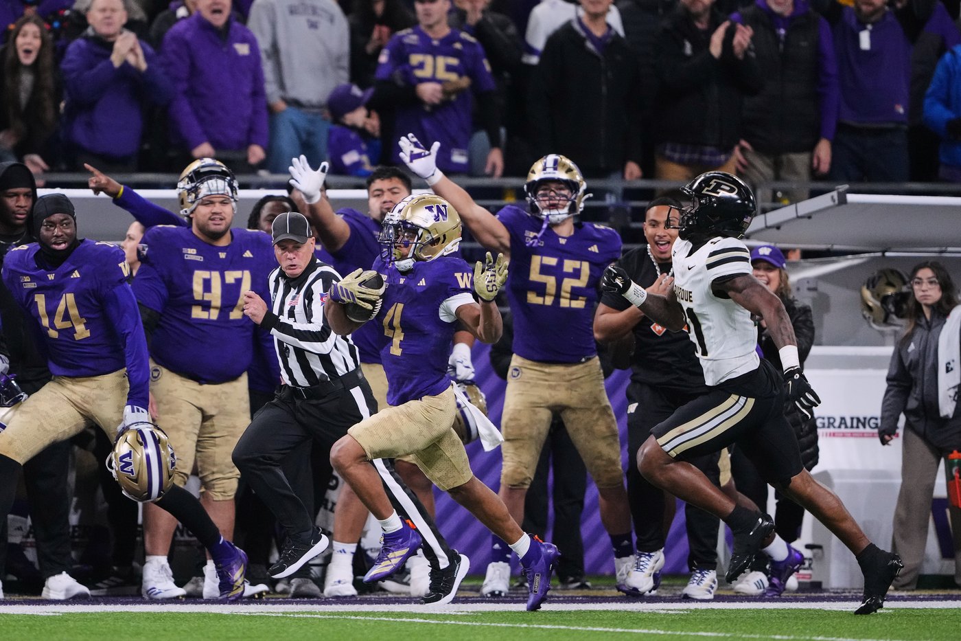 Adam Mohammed rushes for career-high 3 touchdowns, Washington trounces Purdue 49-13 | iNFOnews.ca
