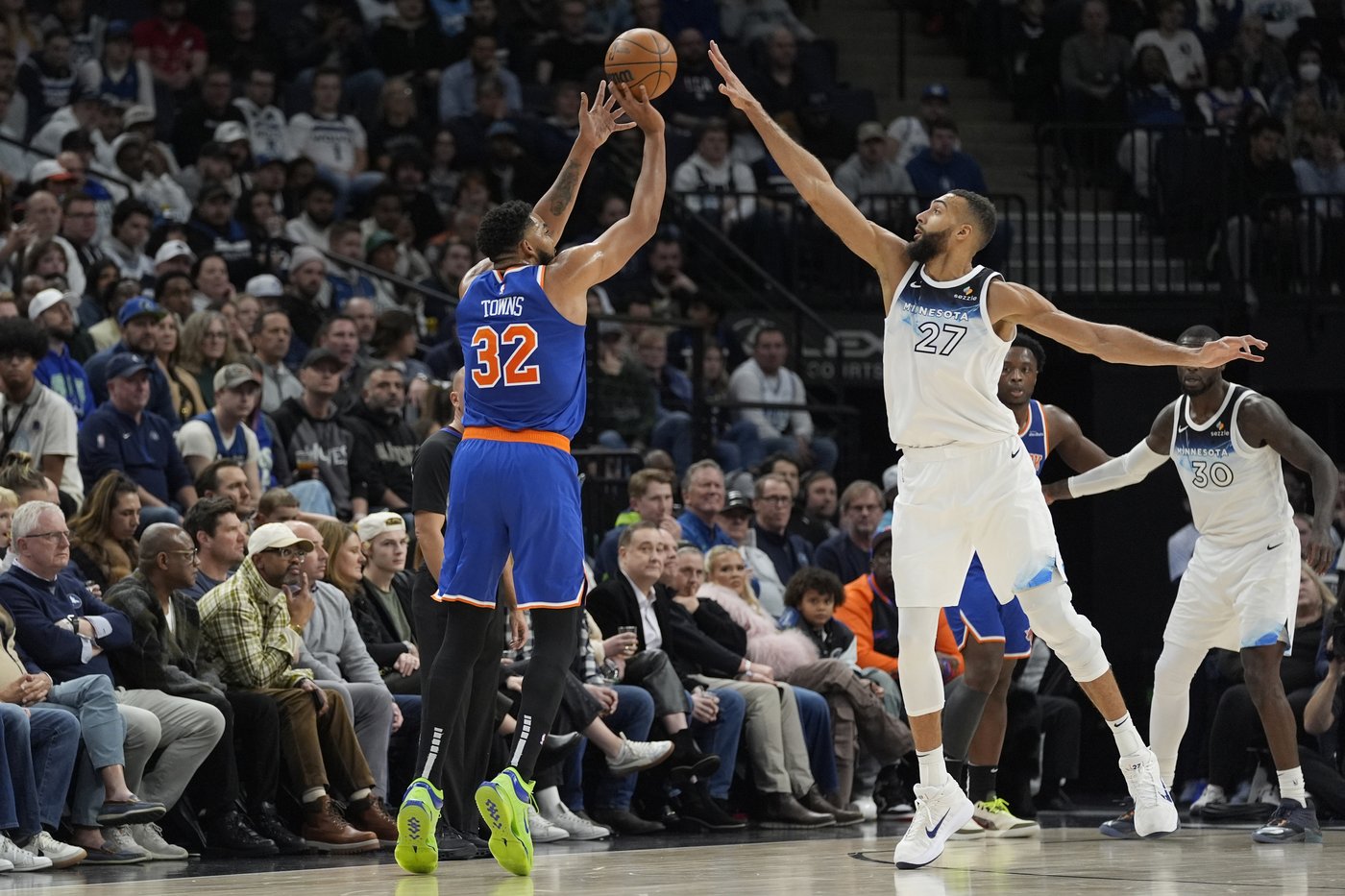 Towns tears up T-wolves in return with 32 points and 20 rebounds in 133-107 romp by Knicks | iNFOnews.ca