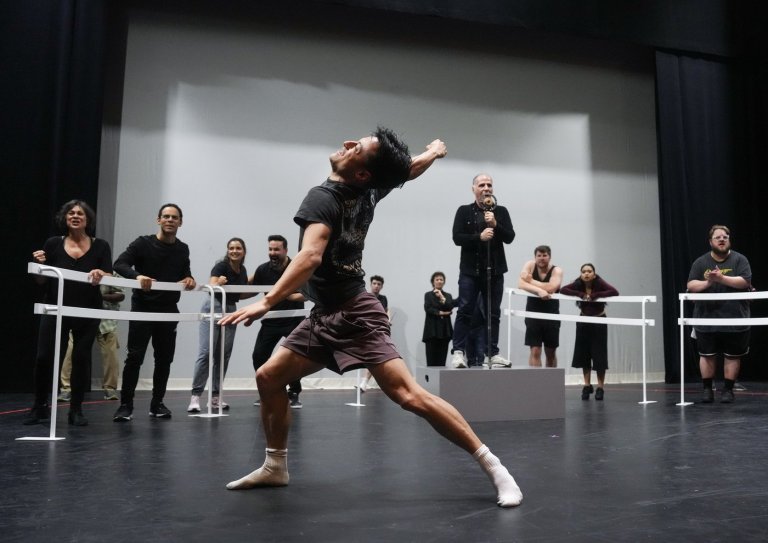 Dancers studied horses for years to embody them in musical about Canadian thoroughbred | iNFOnews.ca
