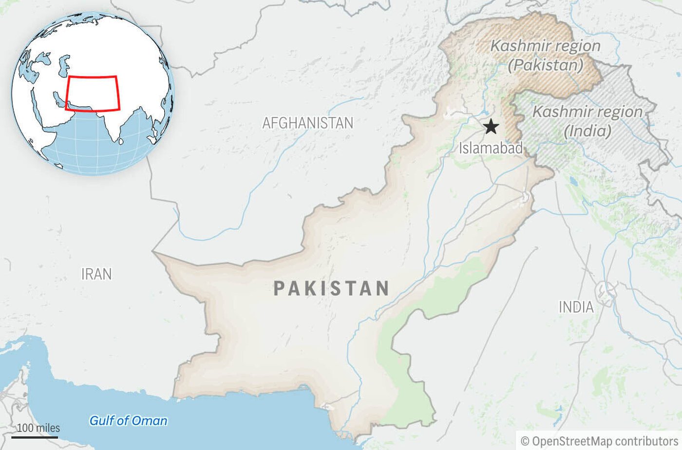 Suspected militants ambush police vehicle in northwest Pakistan and kill 5 officers | iNFOnews.ca