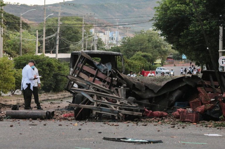 Truck explodes outside Colombia police base, injuring 11 officers and killing a dog | iNFOnews.ca