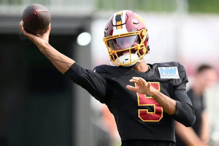 Commanders' Jayden Daniels shines in joint practice vs. Dolphins in front of a star-studded audience | iNFOnews.ca