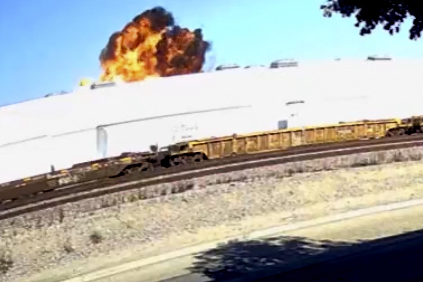 Pilot made a panicked attempt to land before a crash in Southern California that killed 2 | iNFOnews.ca Pilot made a panicked attempt to land before a crash in Southern California that killed 2 | iNFOnews.ca